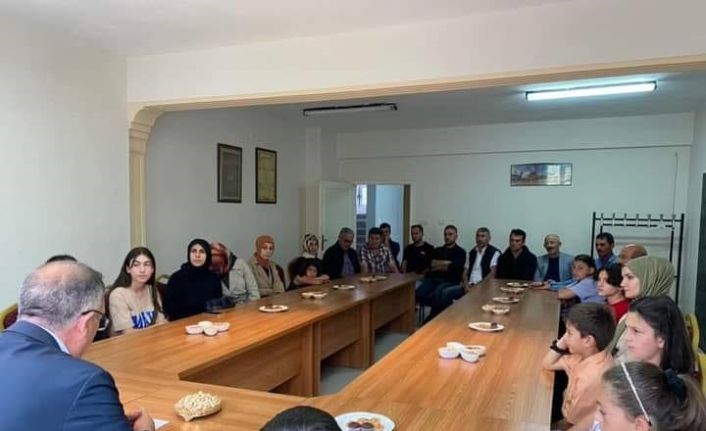 Başarılı öğrencilere tablet ve bisiklet hediye edildi