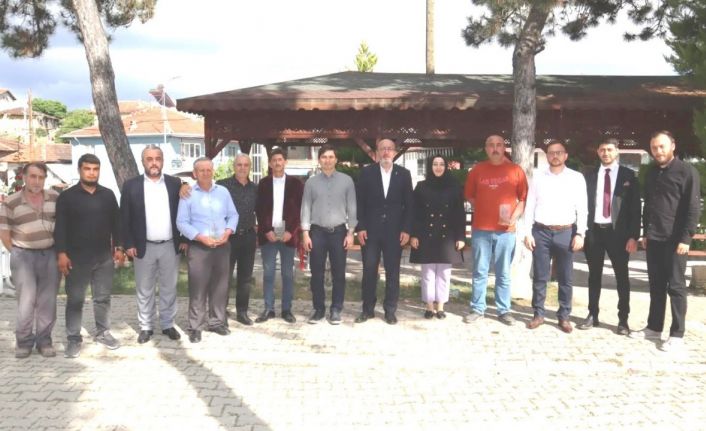 Başkan Önsay’dan Hatay Koordinasyon Deposunda görev yapan aşçılara plaket