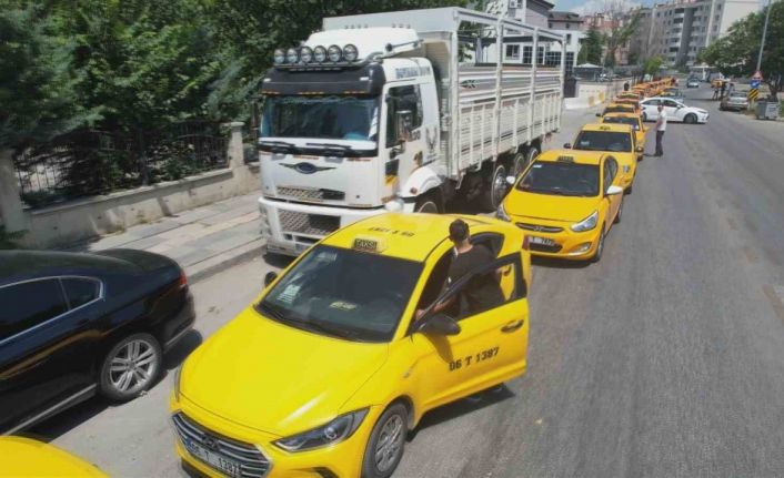 Başkent’te tarife yenilendi, taksiciler güncelleme için uzun kuyruklar oluşturdu