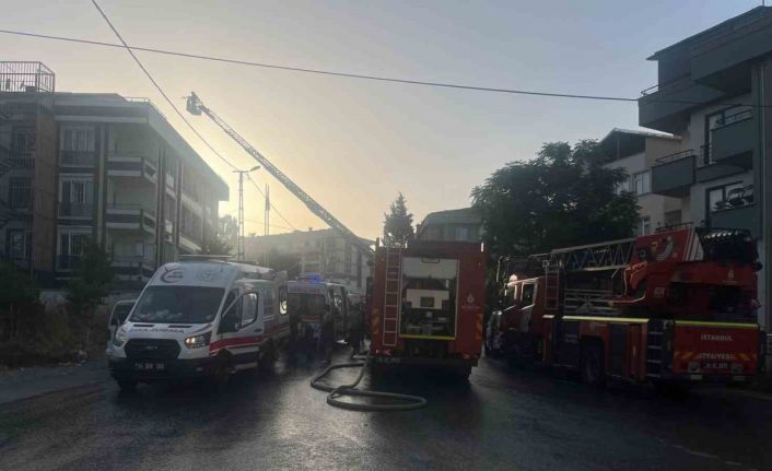 Beylikdüzü’nde yaşlı bakımevindeki yangında dumandan etkilenen 14 kişi tedavi altına alındı