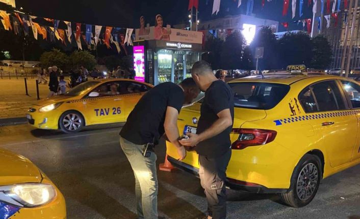 Beyoğlu’nda ticari taksilere yönelik uyuşturucu madde ve alkol denetimi