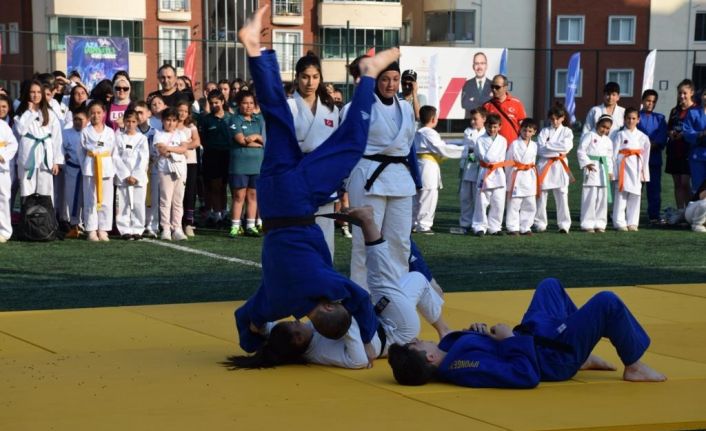 Bilecik’te yaz spor okulları açılışı renkli görüntülere sahne oldu