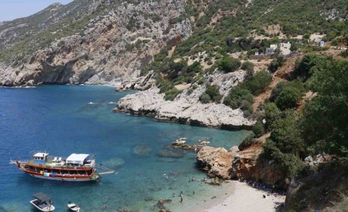 Bir dönem korsanlar gizlenmiş, gizli cennet Karamağara kendine hayran bırakıyor