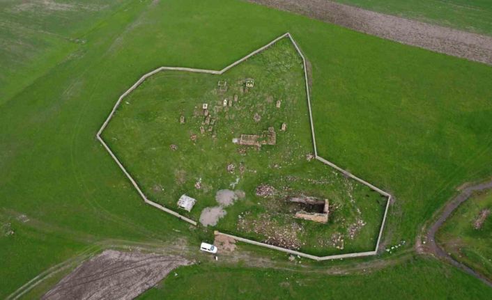 Bitlis’te 557 yıllık tarihi mescit yok olma tehlikesiyle karşı karşıya