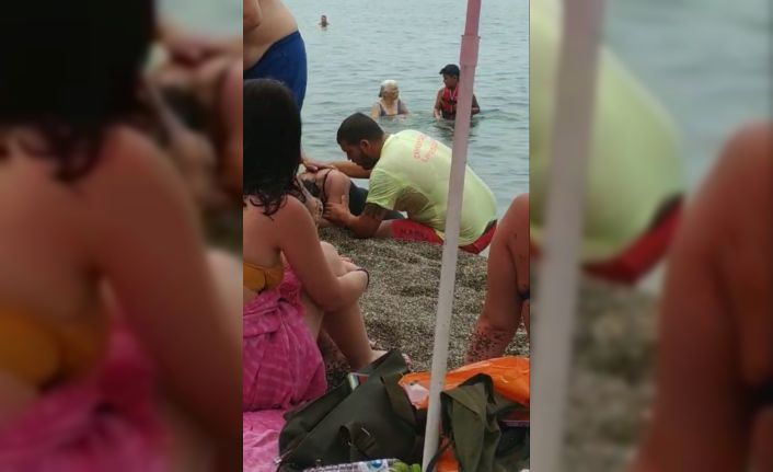 Boğulma tehlikesi geçiren kadının imdadına cankurtaran yetişti