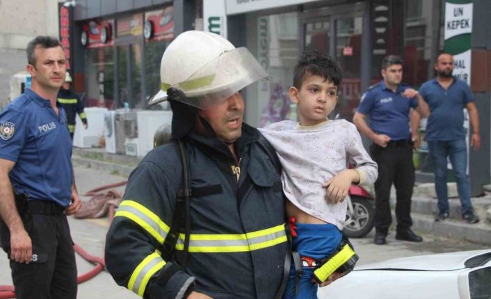 Bolu’da elektrik panosu patladı, dumana boğulan apartmanda 5’i çocuk 15 kişi dumandan etkilendi