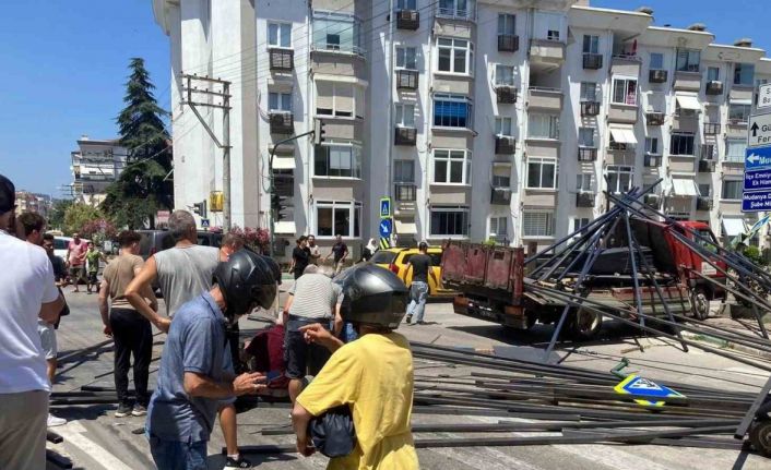 Bursa’da freni patlayan kamyon yaya ve araçları biçti: 2 yaralı