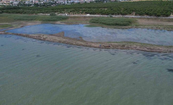 Büyükçekmece Gölü’nde su seviyesi yüzde 18’e geriledi: Göl havadan görüntülendi