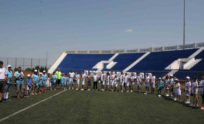 Büyükçekmece’de yaz spor okulu görkemli bir törenle açıldı