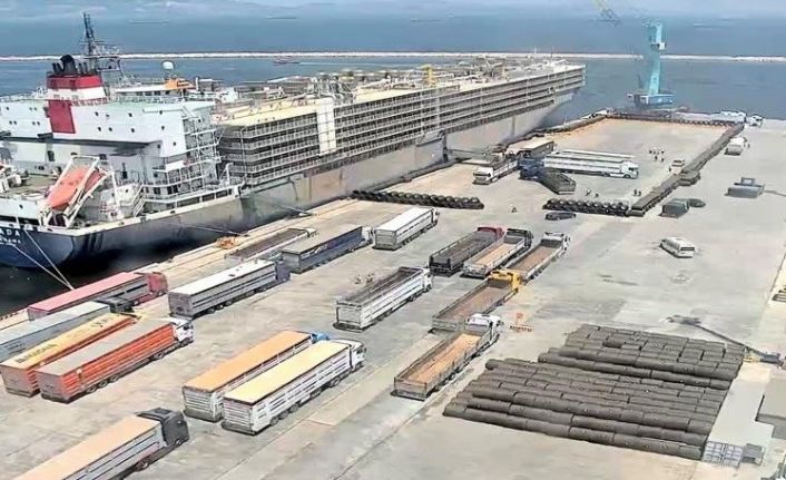 Çelebi Bandırma Limanı’nda canlı hayvan tahliyesi yönetim tarafından alınan önlemler ile hızlı sürüyor