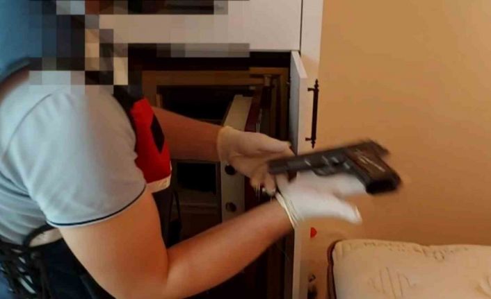 Çelik kasadan 4 tabanca 1865 mermi çıktı