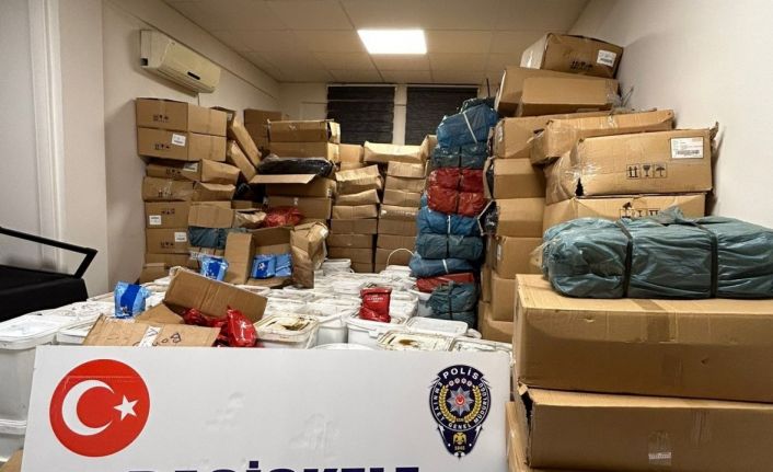 Depo baskınında 5 bin 709 kilo gümrük kaçağı nargile tütünü ele geçirildi