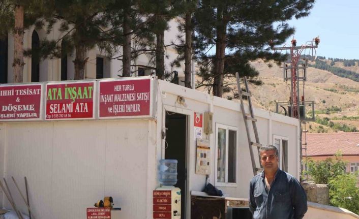 Deprem sonrası çok sevdiği ilçeyi terk etmedi, 3 yıldır konteynerde hizmet veriyor