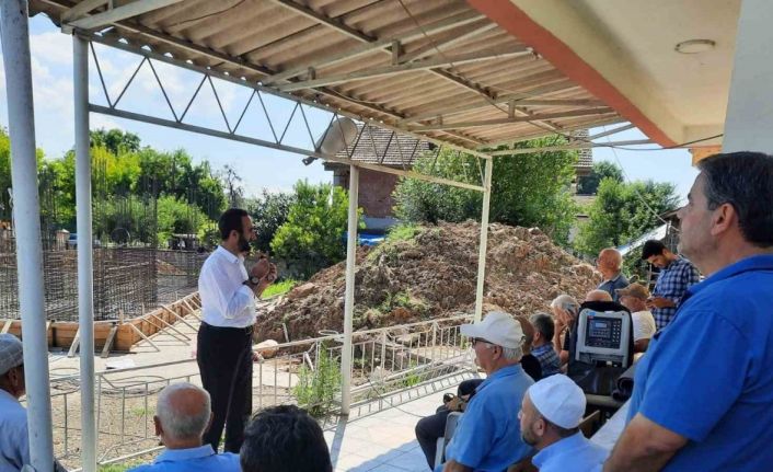 Depremde ağır hasar alan cami sıfırdan yapılıyor