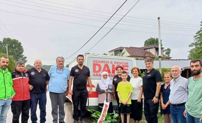 Depremi yaşayan Hidayet teyzeden örnek bağış
