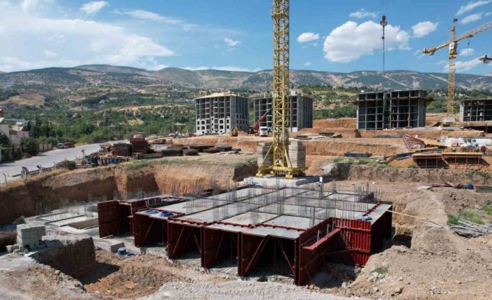 Depremzedelerin konutları hızla yükseliyor, örnek daireler ortaya çıkıyor