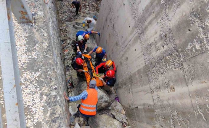 Dere yatağında bulunan kadın cesedinin kimliğinin belirlenmesi için çalışma başlatıldı