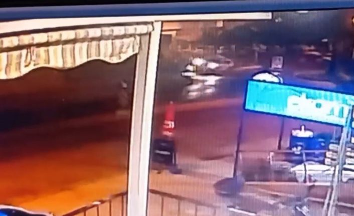 Didim’de kafeye dalan otomobilin kaza anına ait güvenlik görüntüleri ortaya çıktı