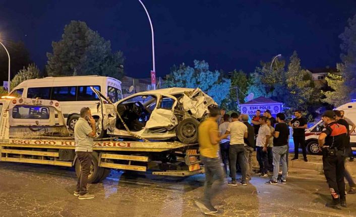 Diyarbakır’da 4 aracın karıştığı zincirleme kazada 2’si ağır 5 kişi yaralandı