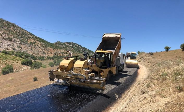 Diyarbakır’da kırsal mahallelere güvenli ve konforlu yol yapılıyor