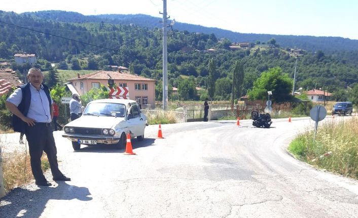 Domaniç’te otomobil ile motosiklet çarpıştı: 2 yaralı