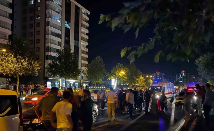 Düğün konvoyunda 3 araç kazaya karıştı: 3 yaralı