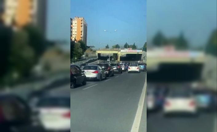 Düğün konvoyunda yolu kapatıp havaya ateş açan magandalar kameraya yansıdı