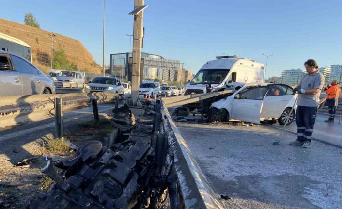 E-5 Karayolu’nda otomobil bariyere ok gibi saplandı: 1 ölü