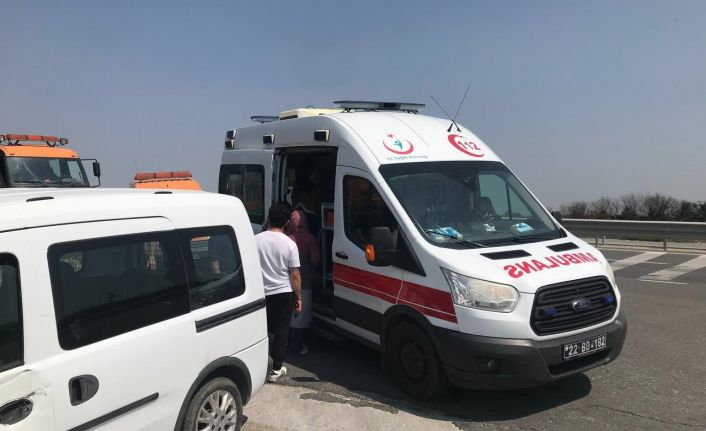 Edirne’de sıcaktan fenalık geçiren sürücü ters yöne girdi