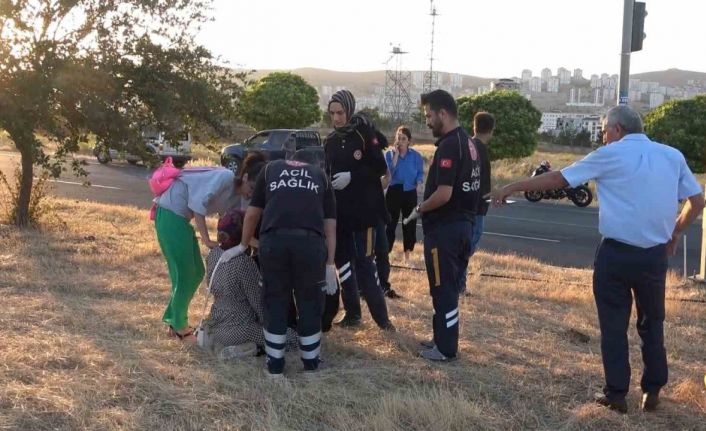 Elazığ’da otomobil ile motosiklet çarpıştı: 1’i ağır 5 yaralı