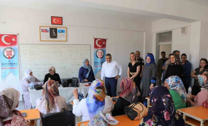 Ergani Kaymakamı Karaaslan ADEM kursiyerleriyle bir araya geldi