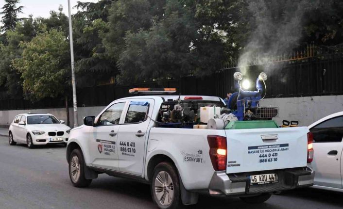 Esenyurt’ta sinek ve haşerelere karşı ilaçlama çalışmaları aralıksız devam ediyor