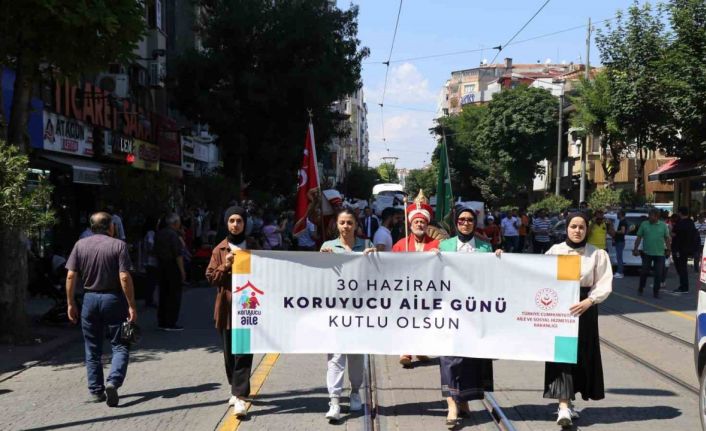 Eskişehir’de Koruyucu Aile Günü farkındalık yürüyüşü Mehteran takımı eşliğinde düzenlendi