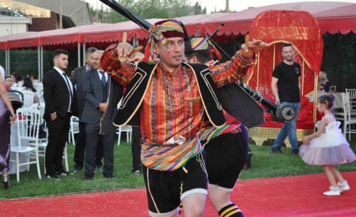 Eskişehir’de zeybek kültürünü devam ettiren efeler günde 5 düğüne gidiyor