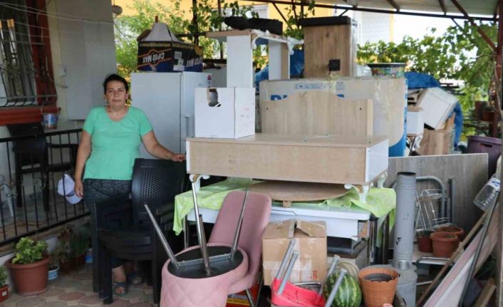 Ev sahibinin kiracısının eşyalarını boş tarlaya attırdığı iddiası
