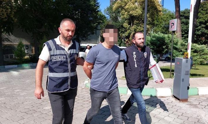 Evinde göğsünden tabancayla vurularak ölen genç ile ilgili 4 kişi adliyeye sevk edildi
