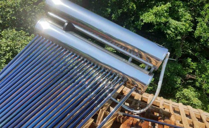 Evinin çatısını tamir ederken güneş enerjisi deposundaki sıcak suyun üzerine dökülmesi sonucu hayatını kaybetti