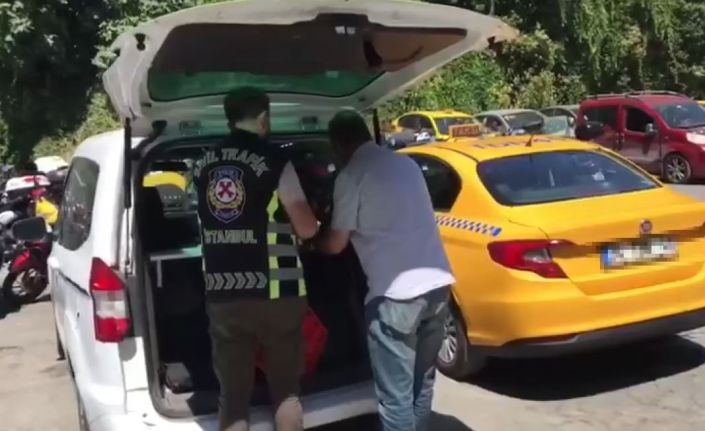 Fazla yolcu olduğu için taksimetre açmayıp ekstra para isteyen taksiciye ceza