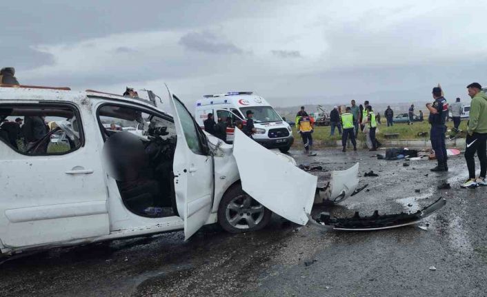 Feci kazada ölü sayısı yükseldi, baba ve iki oğlu hayatını kaybetti