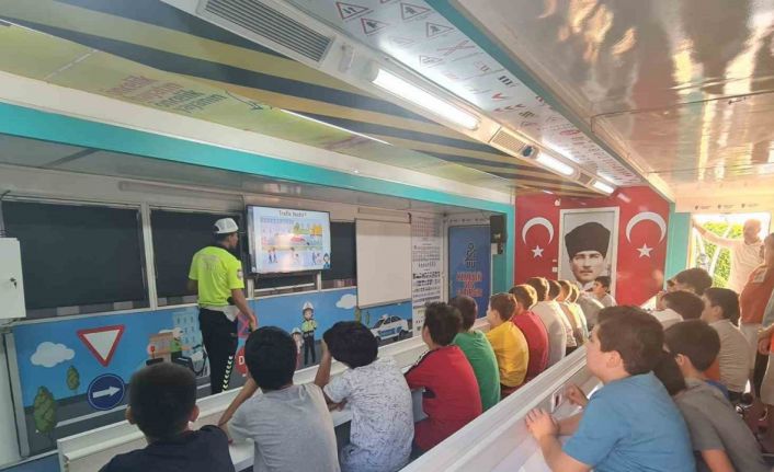 Fethiye emniyetinden ’Mobil Trafik Eğitim Tırı’