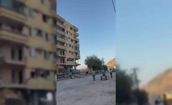 Film gibi izlediler, binanın çökmesiyle neye uğradıklarını şaşırdılar: O anlar kamerada
