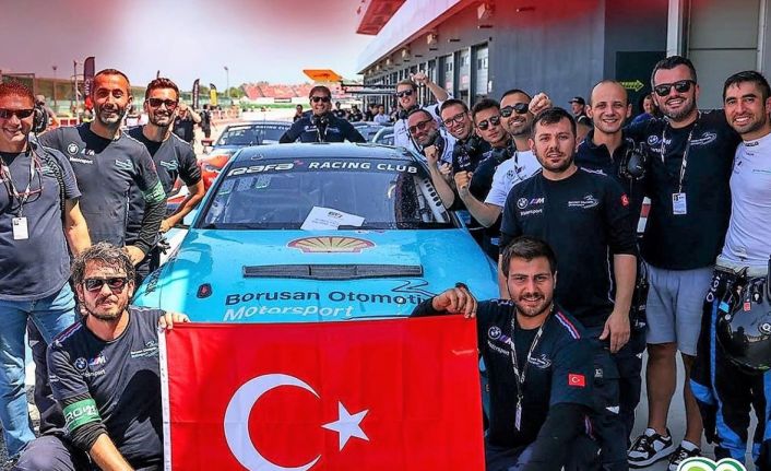 Gedik Piliç’in sponsoru olduğu GT4 pilotları, İtalya’da İstiklal Marşını okuttu