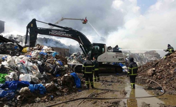 Geri dönüşüm fabrikasında 18 saattir soğutma çalışması yapılıyor