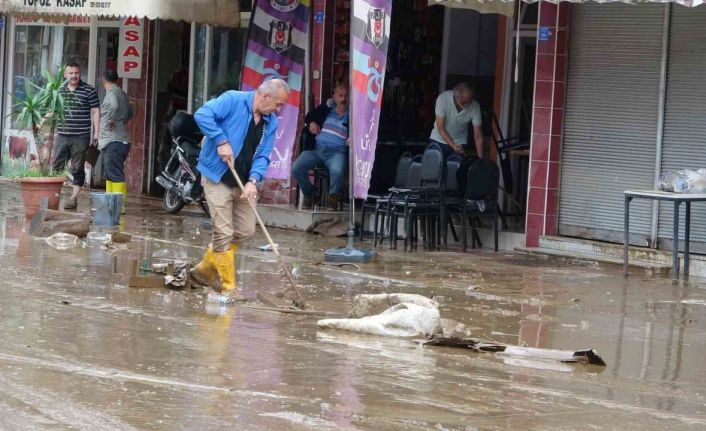 Giresun Valisi Ünlü: "Piraziz’de selde 39 vatandaş mahsur kaldıkları yerlerden kurtarıldı"