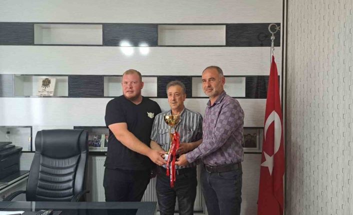 Gülümbespor şampiyonluk kupasını aldı