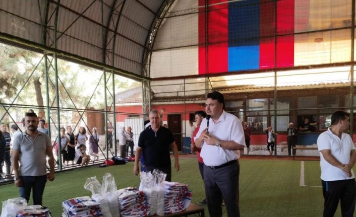 Havran’da yaz spor okullarında sporculara forma ve malzeme dağıtımı yapıldı