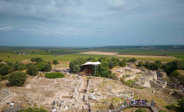 ’Hektor’ ve ’Helen’, yerli ve yabancı turistleri Troya’ya çekiyor