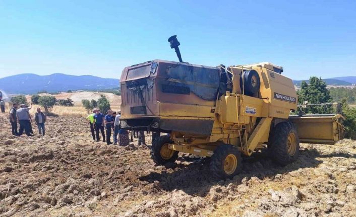 Hisarcık’ta biçerdöverden çıkan yangında 7 dekar hububat ekili arazi zarar gördü