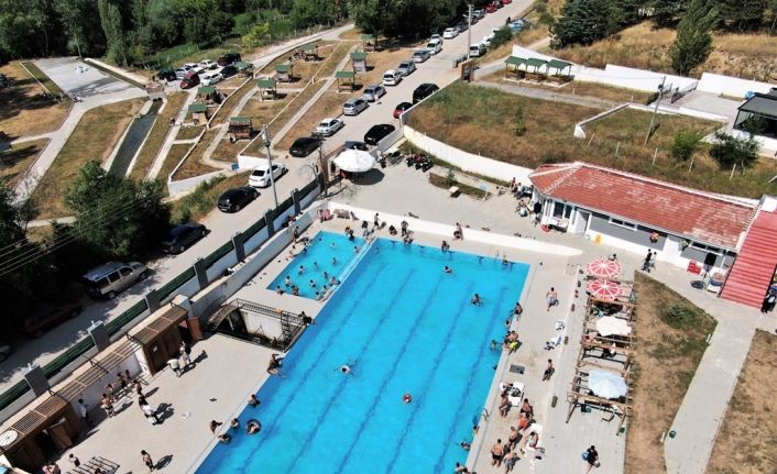 İnönü havuzları tatilcilerin akınına uğruyor