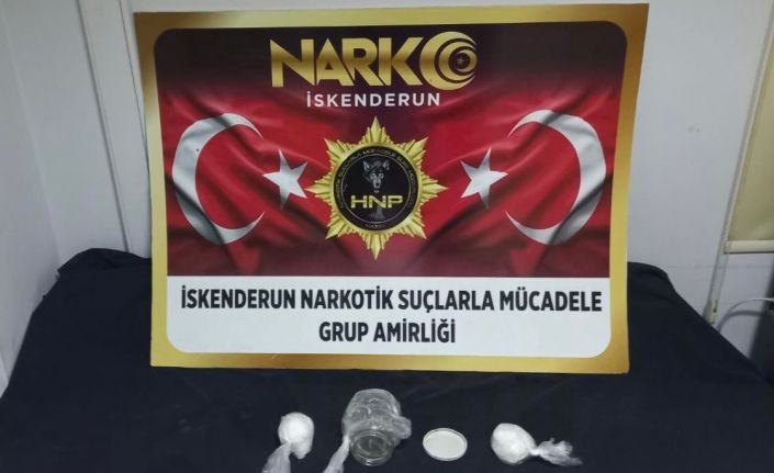 İskenderun’da şüpheli şahsın üzerinden 480 gram metanfetamin çıktı